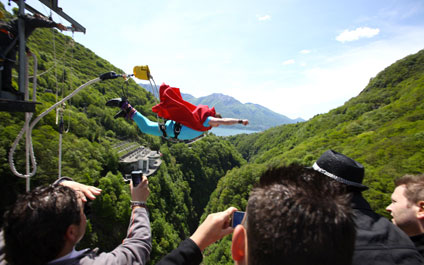 BUNGY JUMPING IN SWITZERLAND 424x265_by07