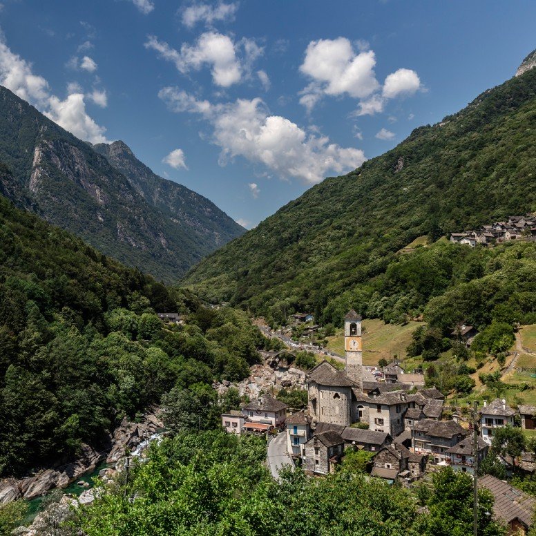 Vallemaggia and Val Verzasca by helicopter from Locarno