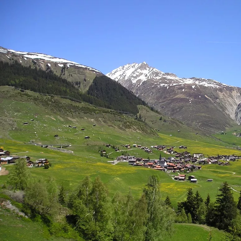 Depuis Tavanasa pour le Tour Surselva en hélicoptère