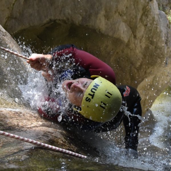 Duschen in der Schlucht Chli Schliere im Berner Oberland