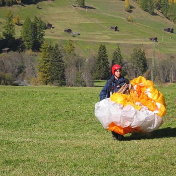 Introduction to paragliding Folding a paraglider in Flims