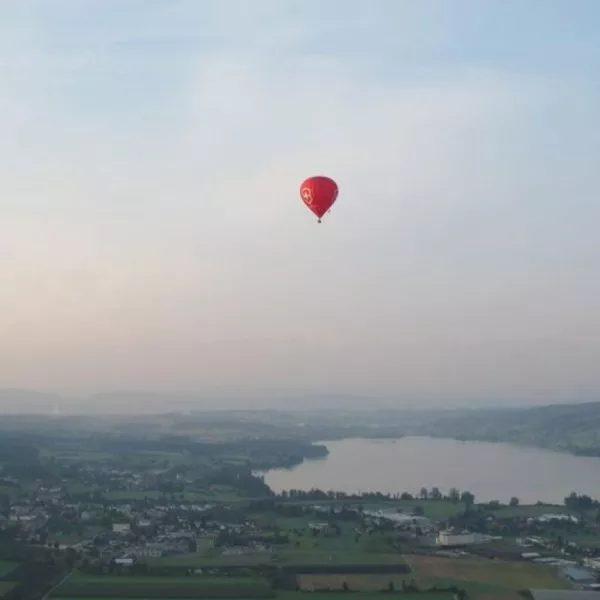 Hot-air balloon flight in the canton of Zurich