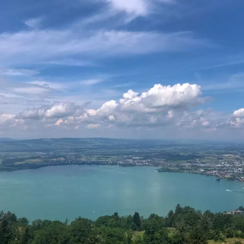 Ballonfahrt in der Nähe des Zuger Sees