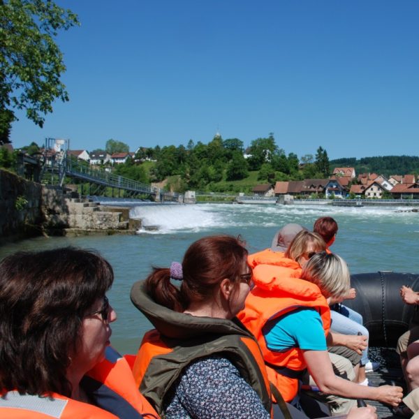 Una scuola di rafting facile sulla Reuss tra Bremgarten e Gebenstorf