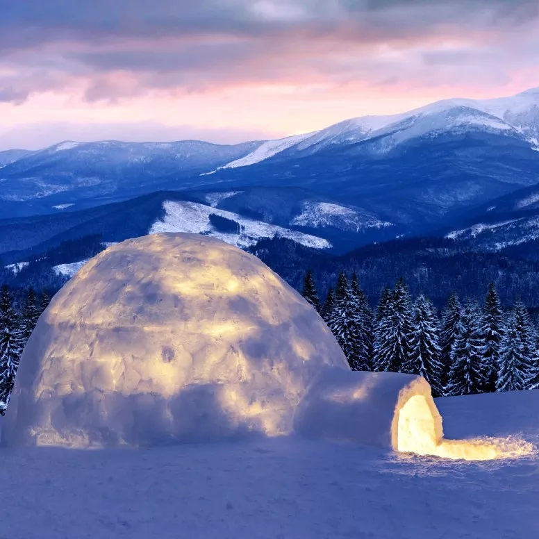 Costruzione di igloo e ciaspolate ad Amden