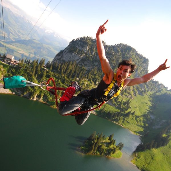 Bungee-Jumping vom Stockhorn in Erlenbach im Berner Oberland