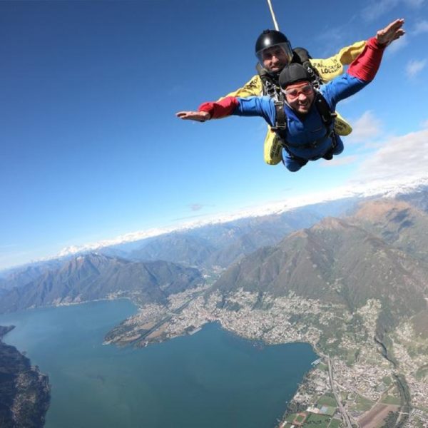 Ticino: paracadutismo in tandem a Locarno