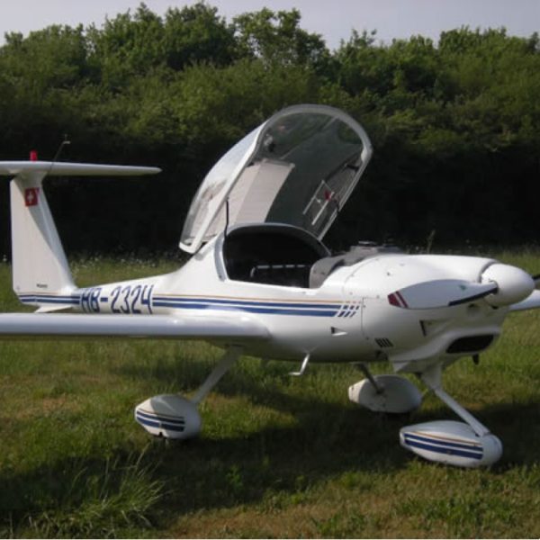 Dimona cockpit for a flight over the Hoch-Ybrig from Schänis