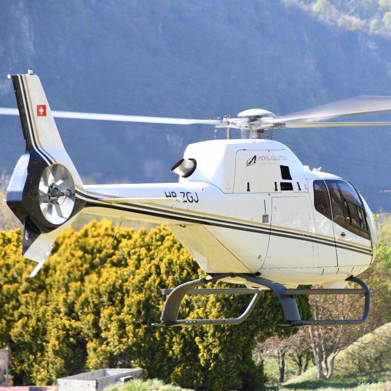 Initiation au pilotage d'un hélicoptère EC 120 Colibri depuis Lodrino