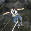 Treuillage après le saut à l'élastique du barrage de Verzasca au Tessin