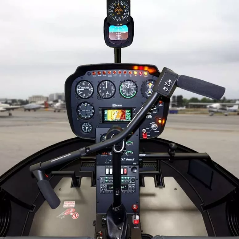 La cabina di pilotaggio del Robinson RH22 per un'introduzione al volo da Speck-Fehraltorf